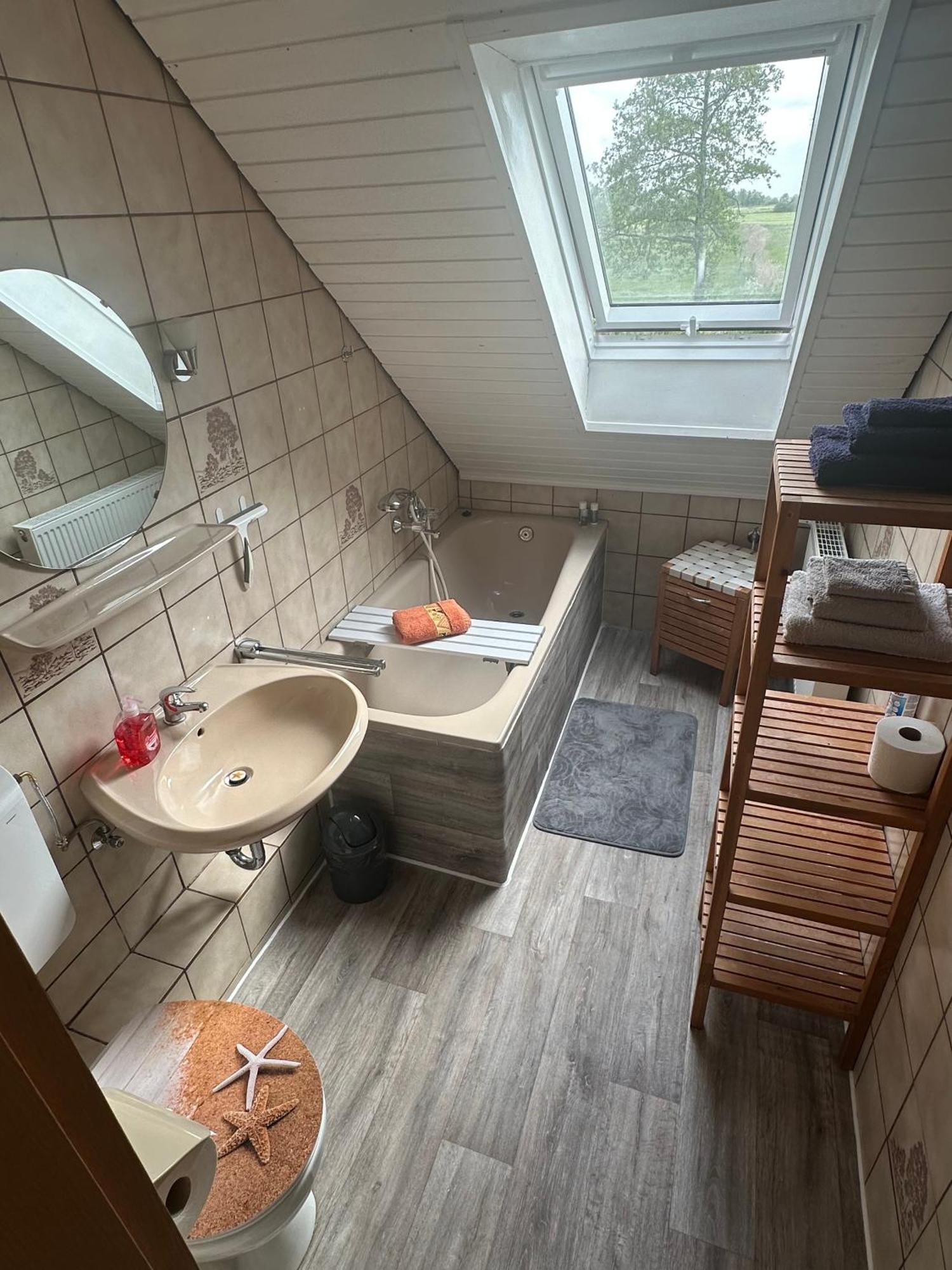 Rosenhaus Esens - Wohnung Backbord Eksteriør billede